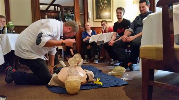 Reanimations- & AED-Training für Haus Stemberg - Team ...